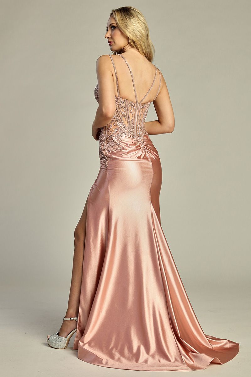 superbe robe corset brodée de perles