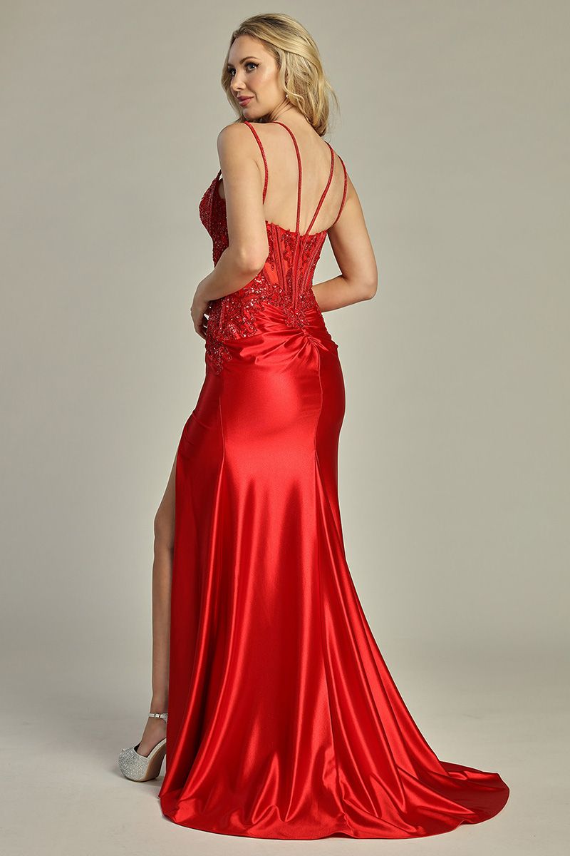 superbe robe corset brodée de perles