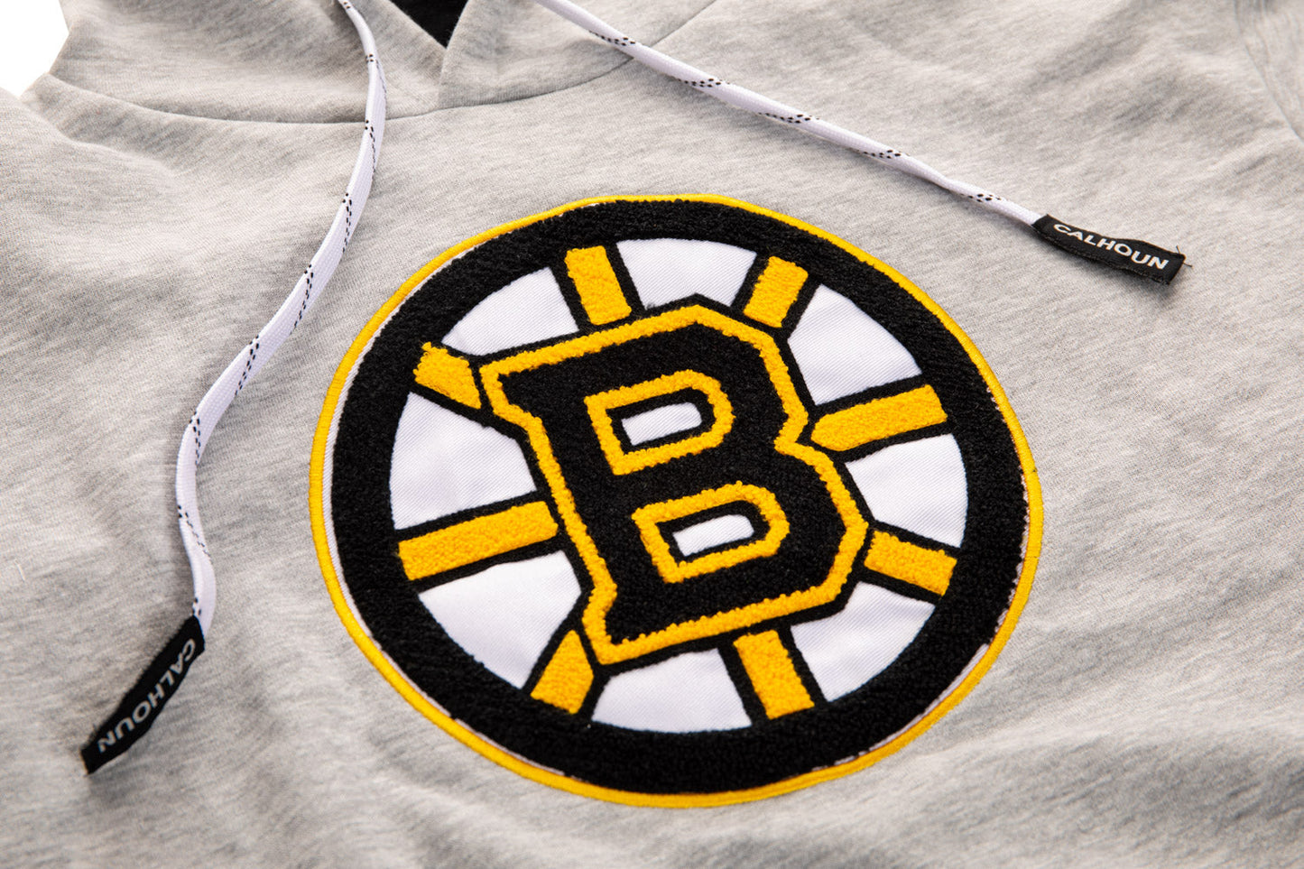 Chandail à capuchon avec logo tissé en chenille de première qualité Boston Bruins, style Muskoka