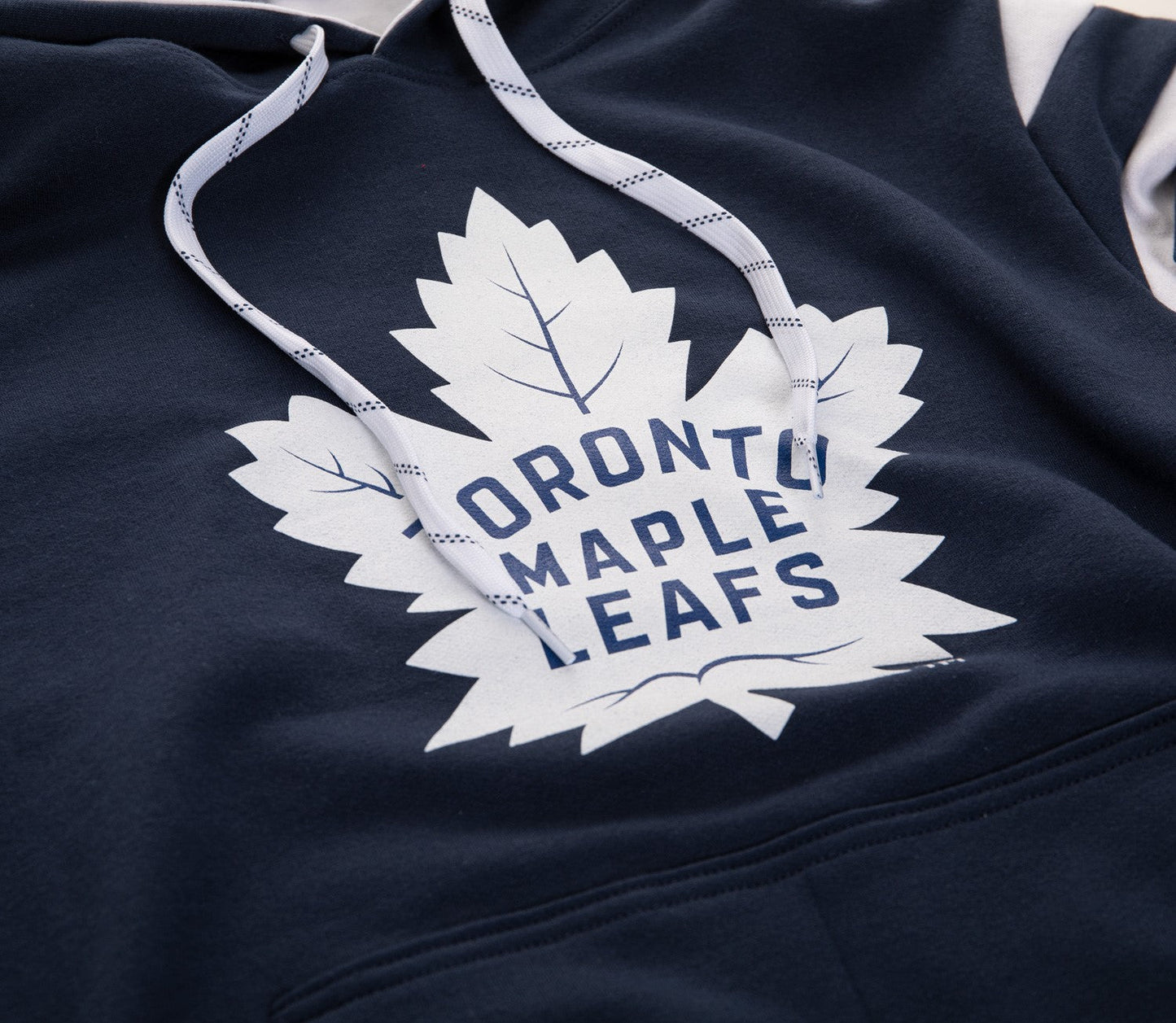 Chandail à capuchon de style universitaire rétro des Maple Leafs de Toronto
