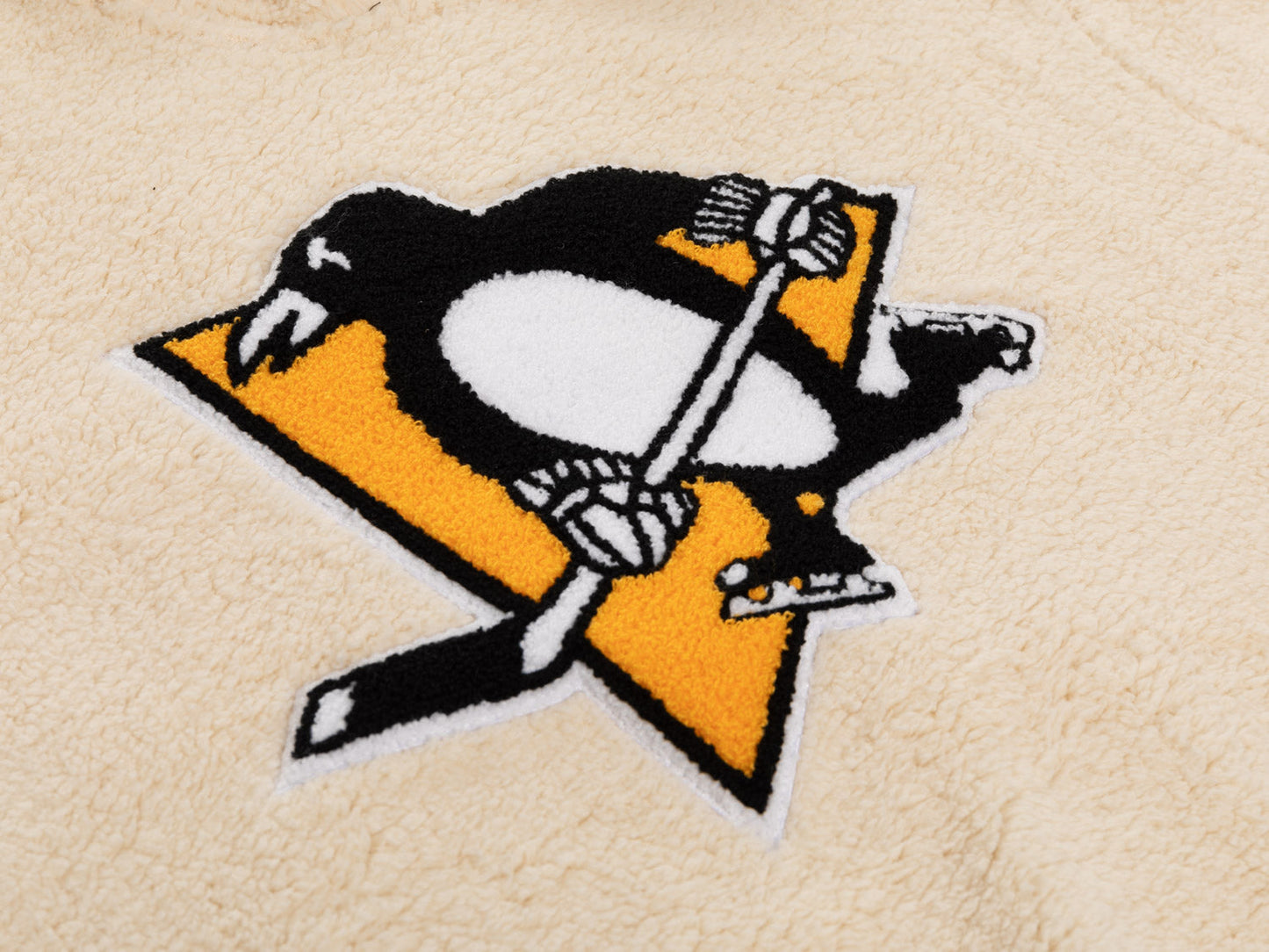 Chandail à capuchon Sherpa pour femme Pittsburgh Penguins avec logo chenille de qualité supérieure